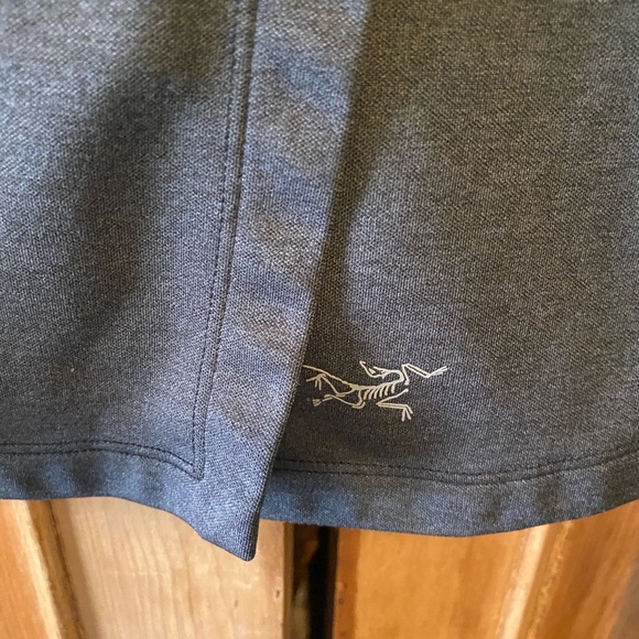 Arcteryx charcoal gray Cardigan Sweater Shirt Size women’s small. LIKE NEW - Picture 2 of 10